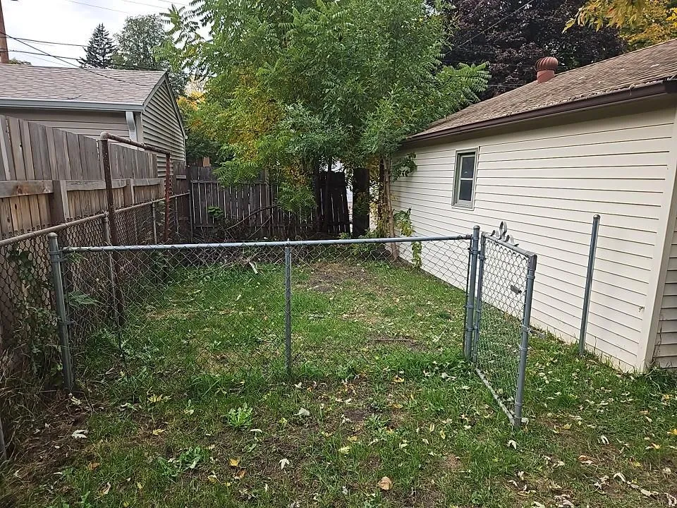 Photo 22 of 3815 Queen N Avenue