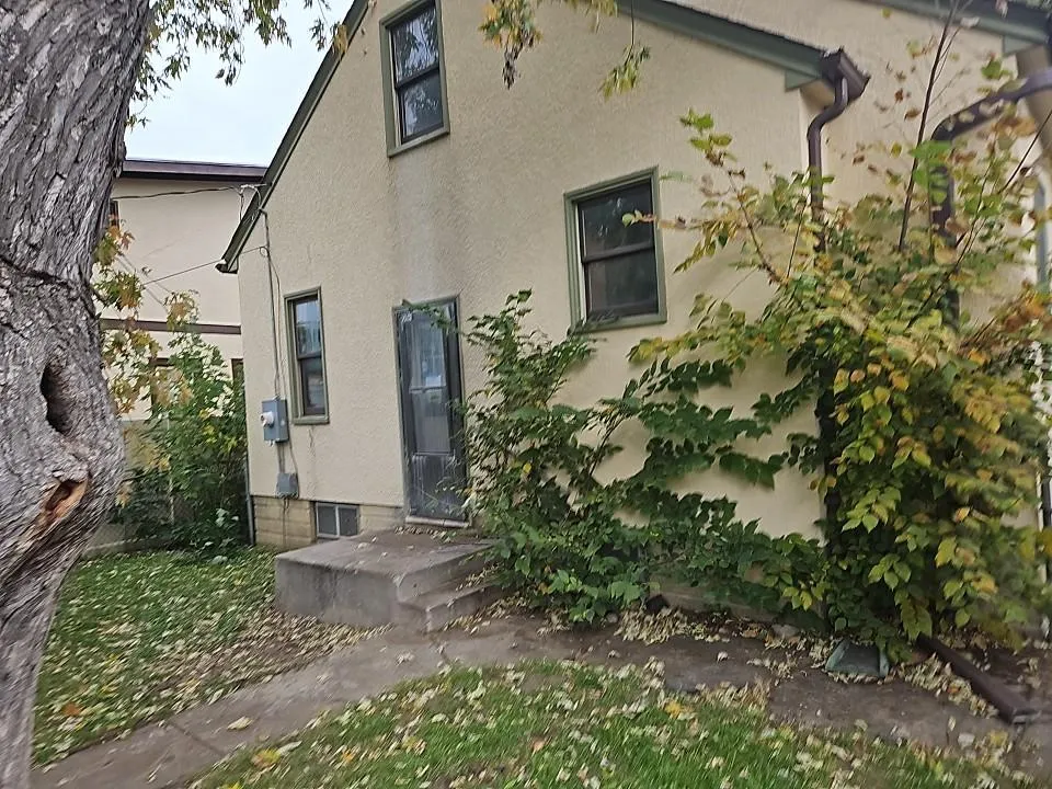 Photo 21 of 3815 Queen N Avenue