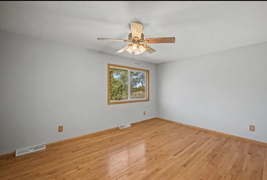 Photo 10 of 2281 Pond Avenue