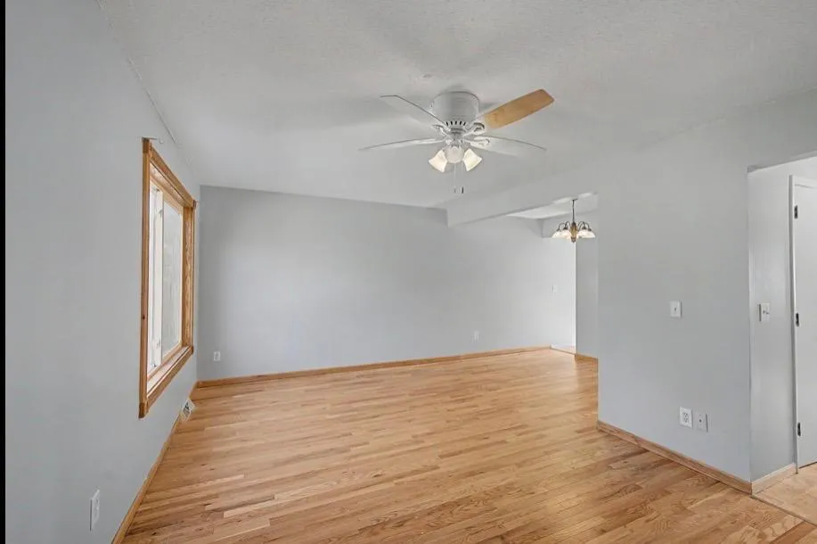 Photo 6 of 2281 Pond Avenue