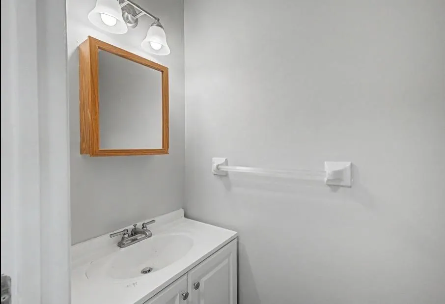 Photo 12 of 2281 Pond Avenue