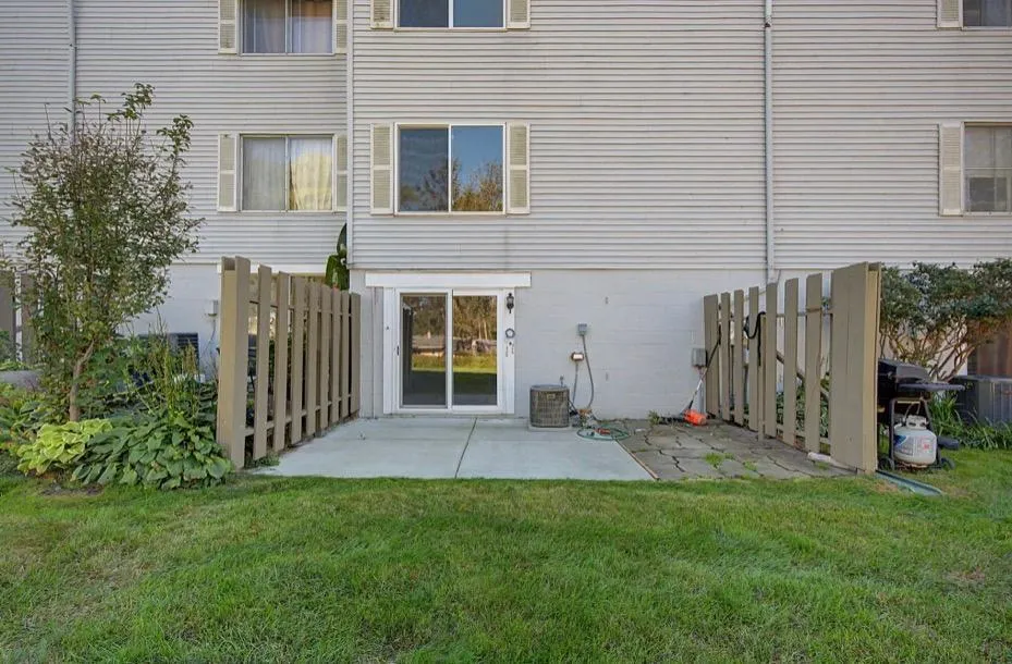 Photo 15 of 2281 Pond Avenue
