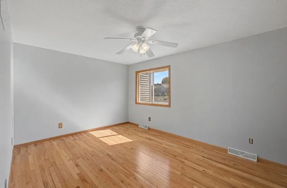 Photo 11 of 2281 Pond Avenue