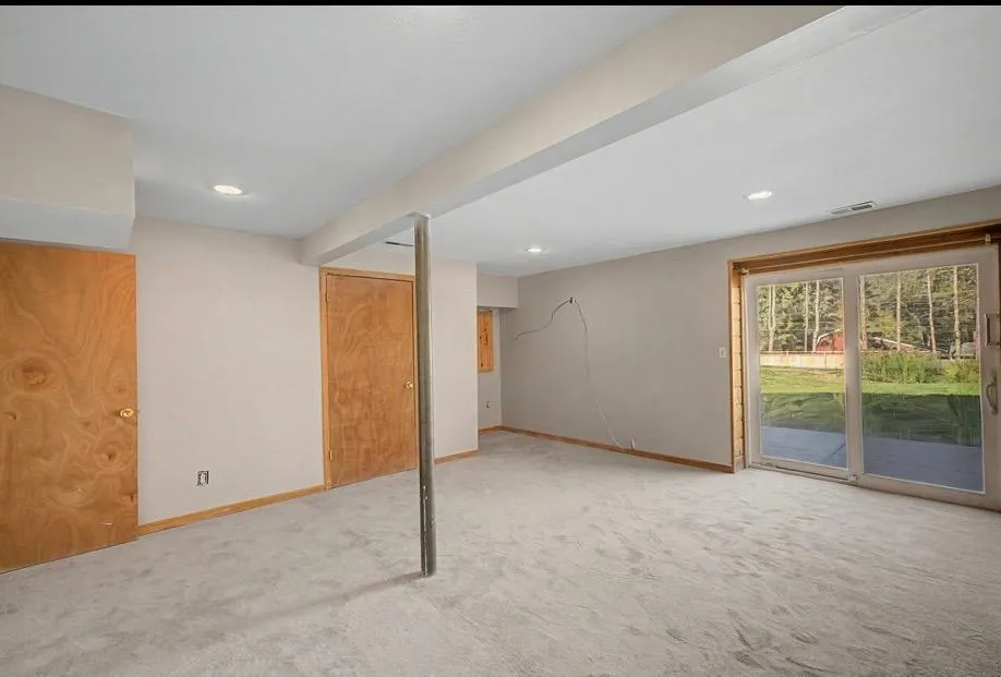 Photo 13 of 2281 Pond Avenue
