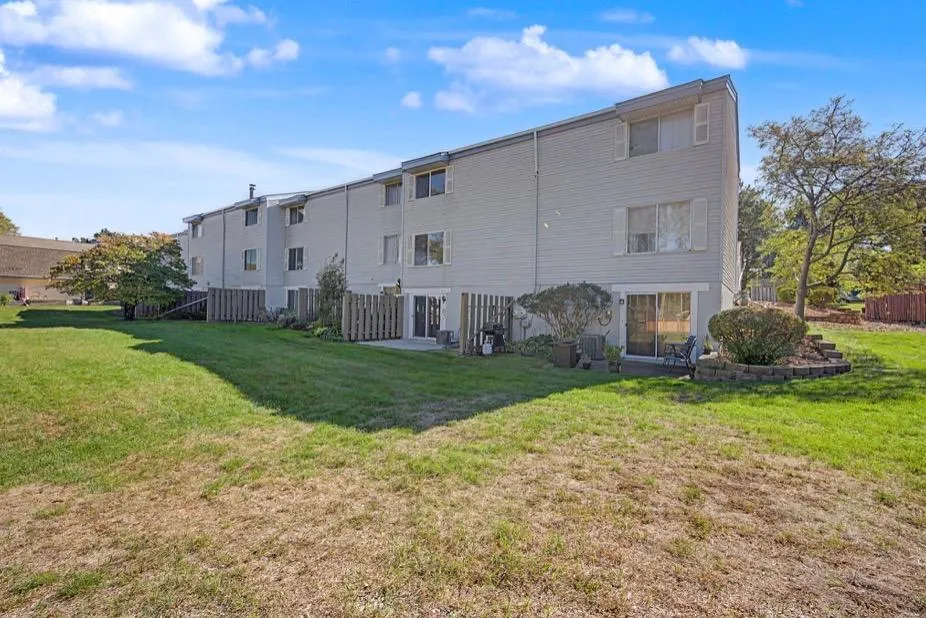 Photo 18 of 2281 Pond Avenue