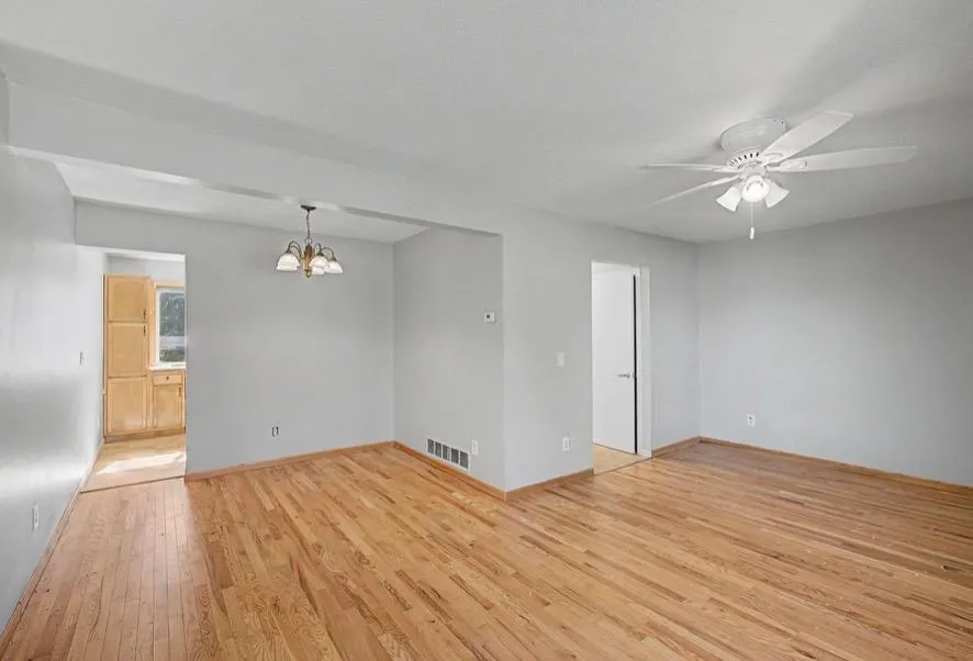 Photo 7 of 2281 Pond Avenue