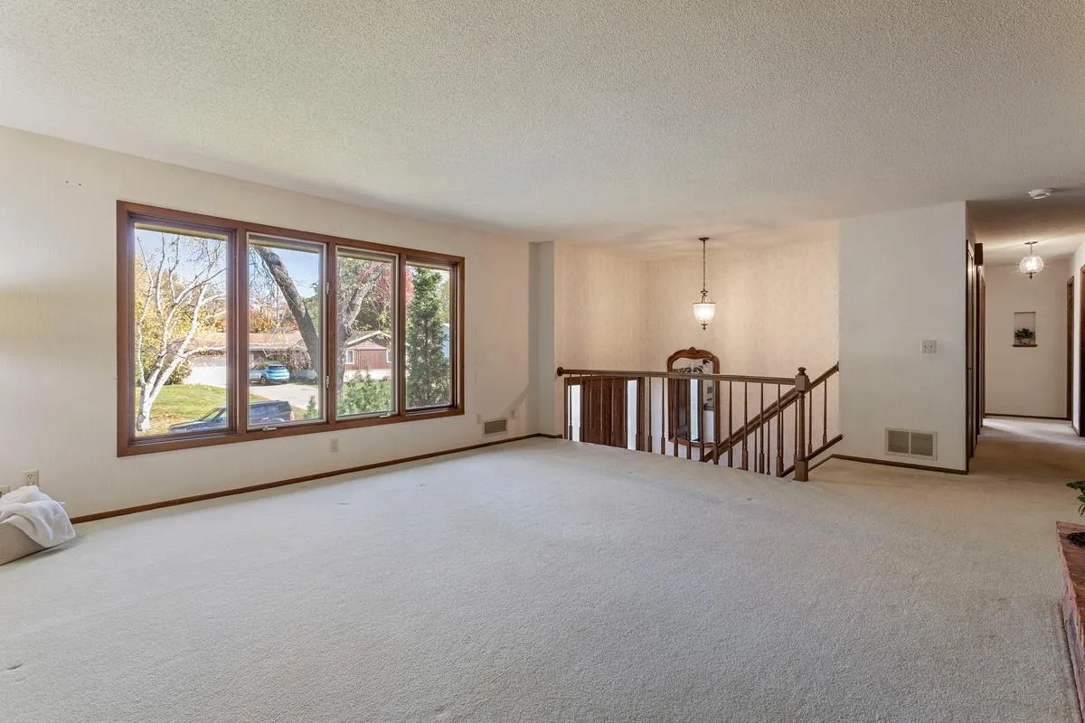 Photo 11 of 4649 Hillsboro N Avenue