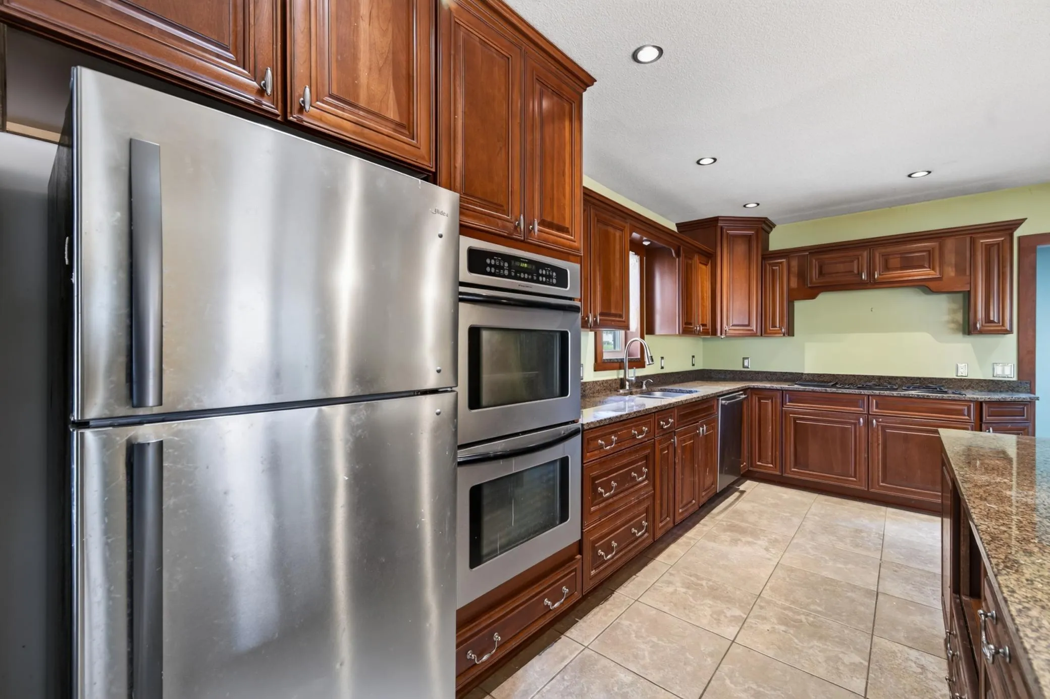 Photo 7 of 1498 Hazelwood Street