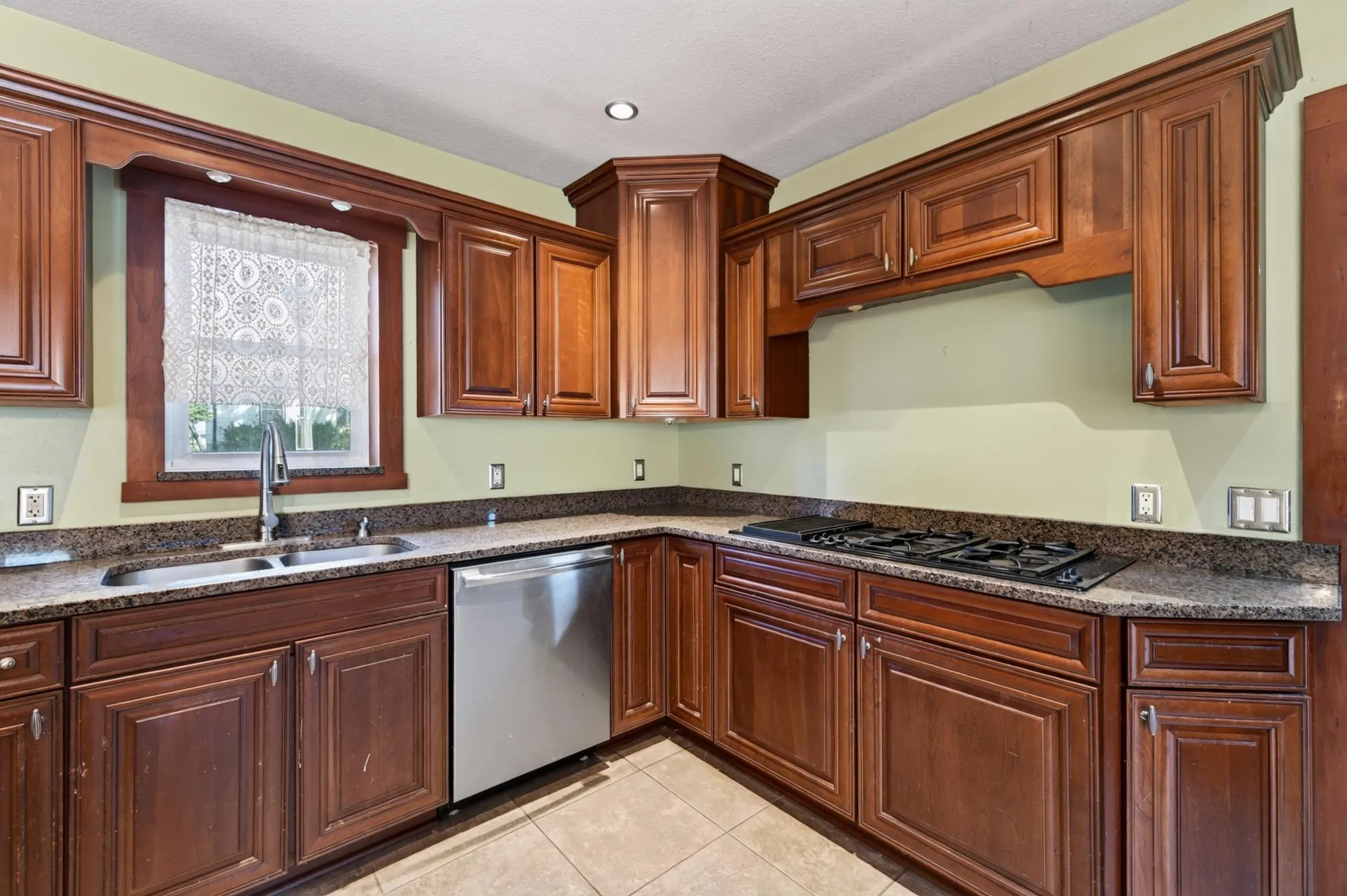 Photo 8 of 1498 Hazelwood Street