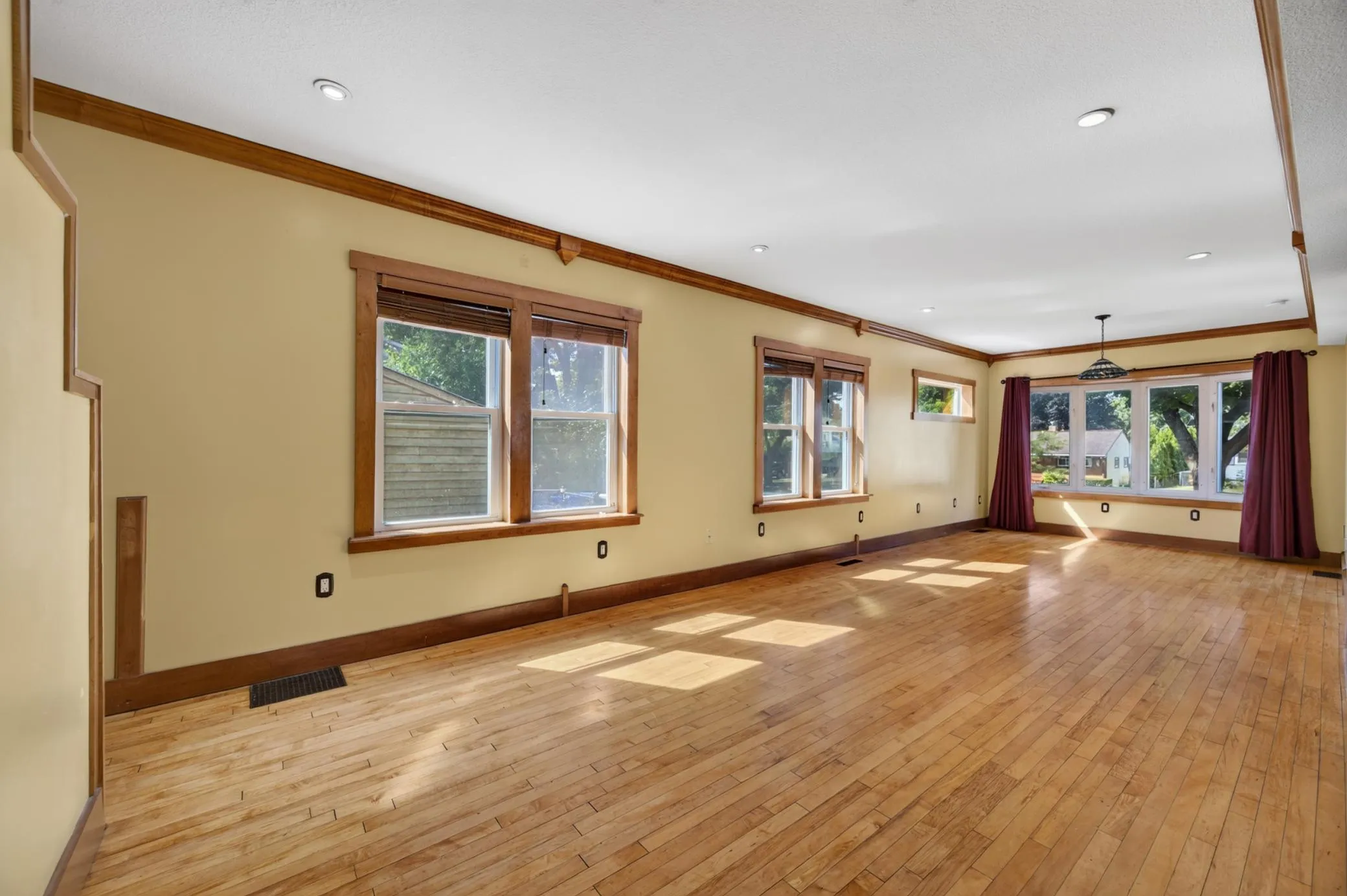 Photo 13 of 1498 Hazelwood Street