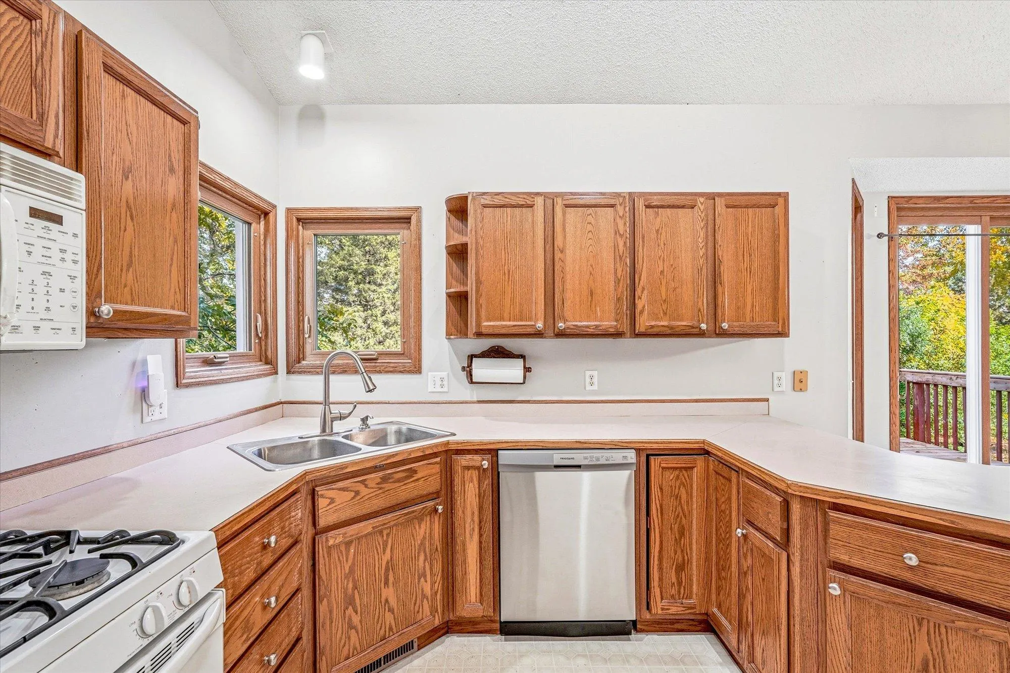 Photo 11 of 13025 Forest Glen Drive