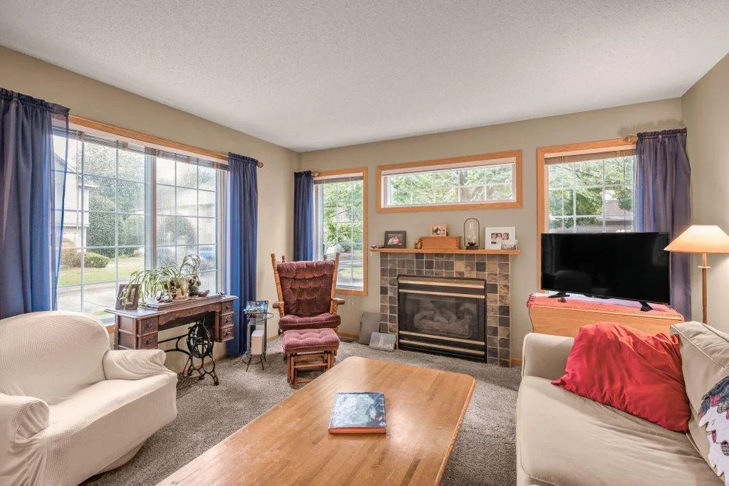 Photo 6 of 1056 Lovell W Avenue