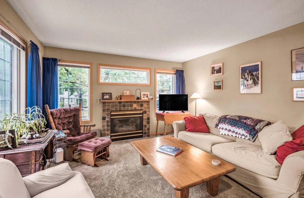 Photo 5 of 1056 Lovell W Avenue