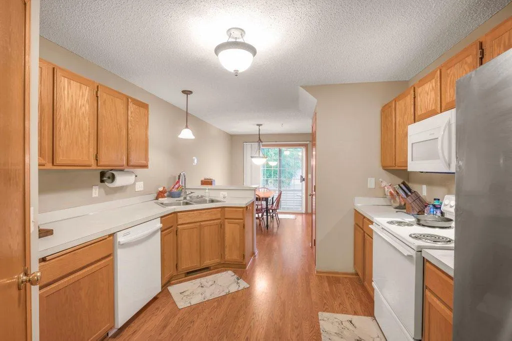Photo 8 of 1056 Lovell W Avenue
