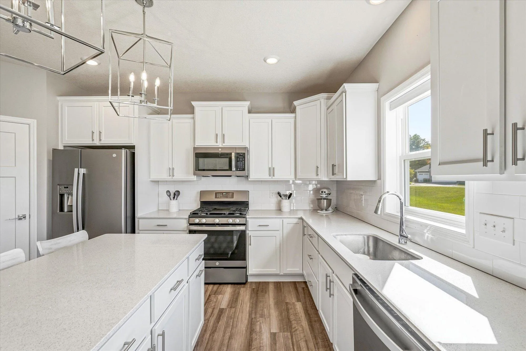 Photo 4 of 12882 Isetta Ne Court