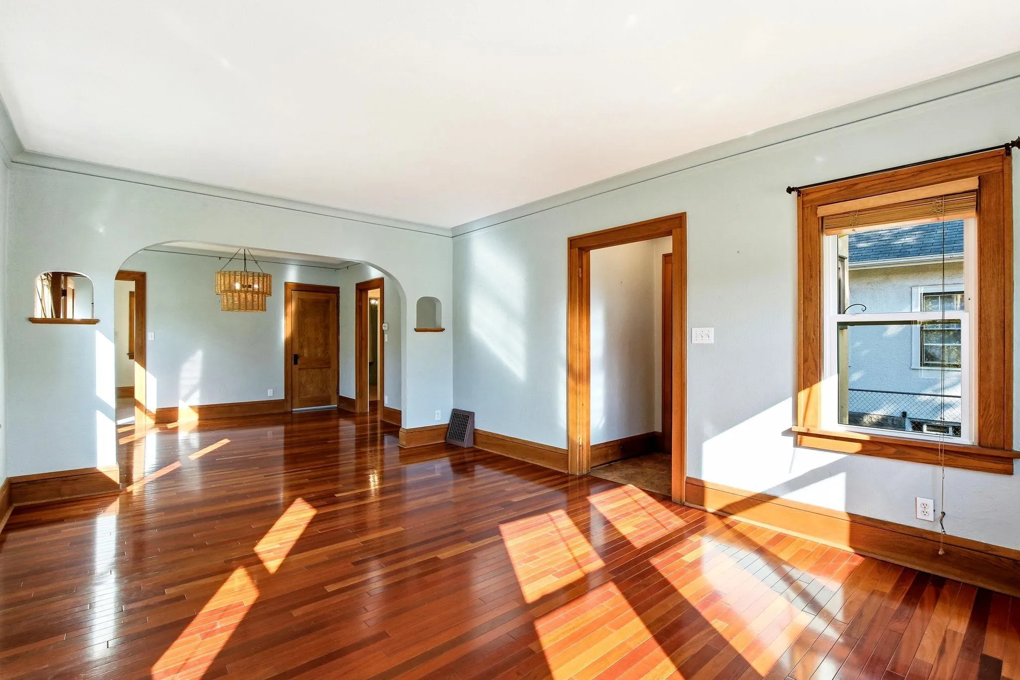 Photo 4 of 1327 Thomas Avenue