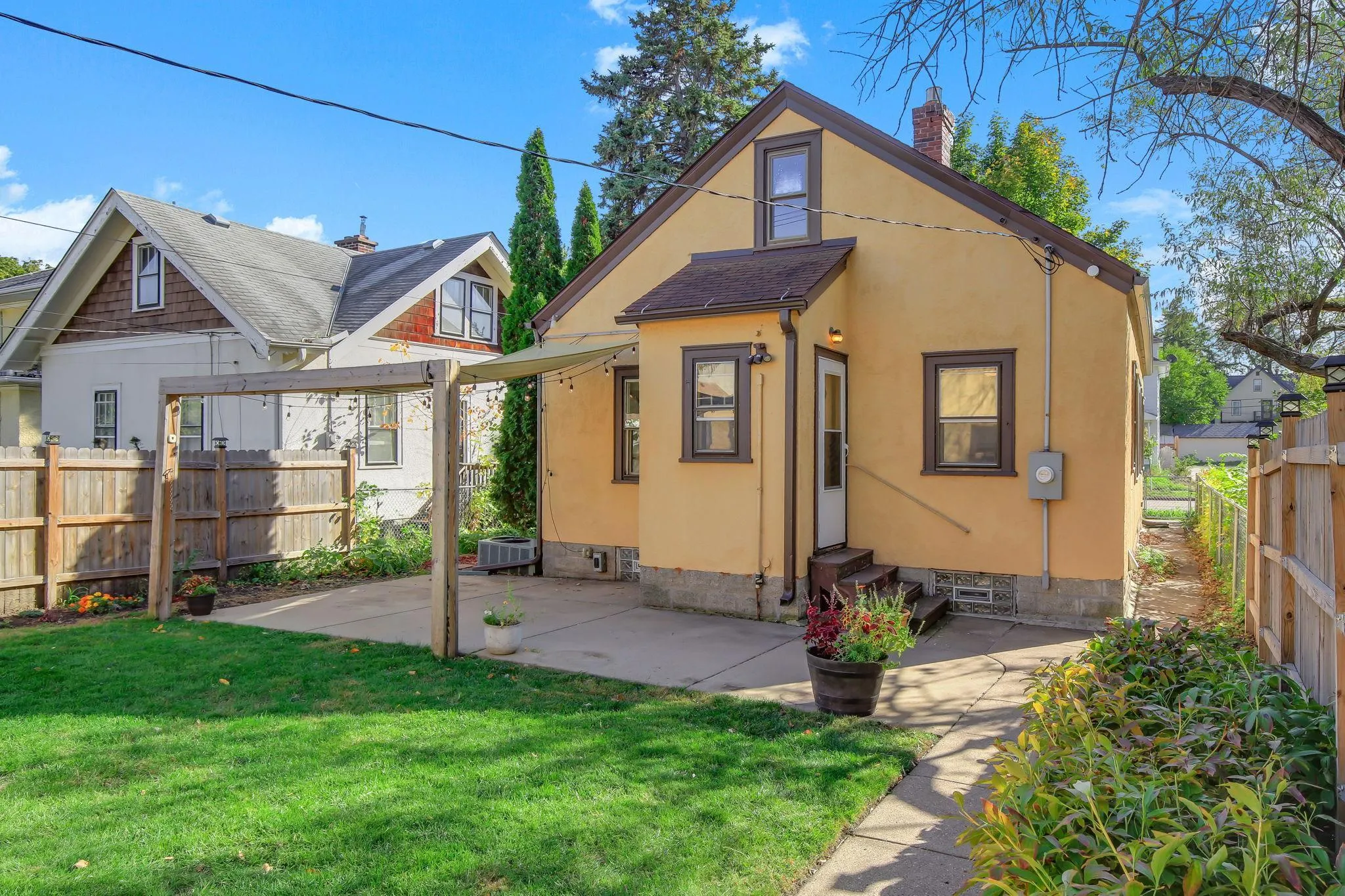 Photo 26 of 1327 Thomas Avenue