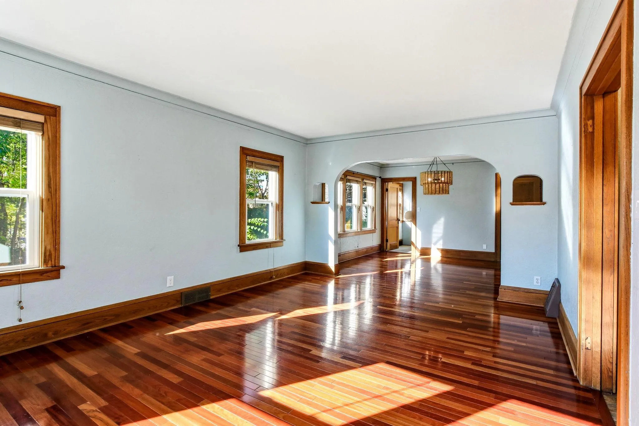 Photo 5 of 1327 Thomas Avenue