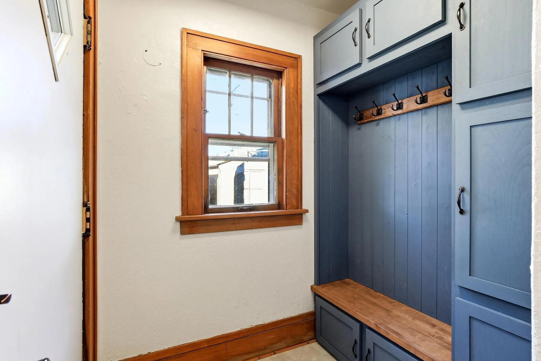 Photo 18 of 1327 Thomas Avenue