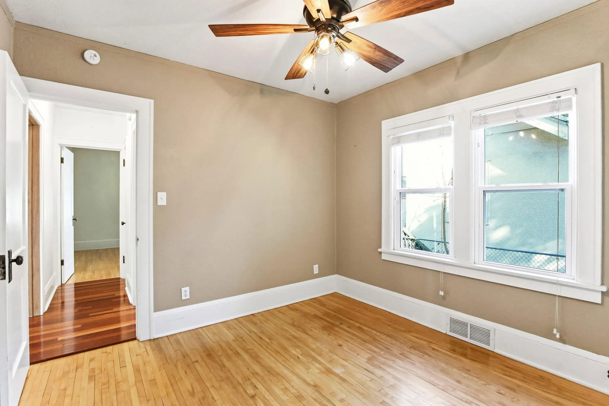 Photo 14 of 1327 Thomas Avenue
