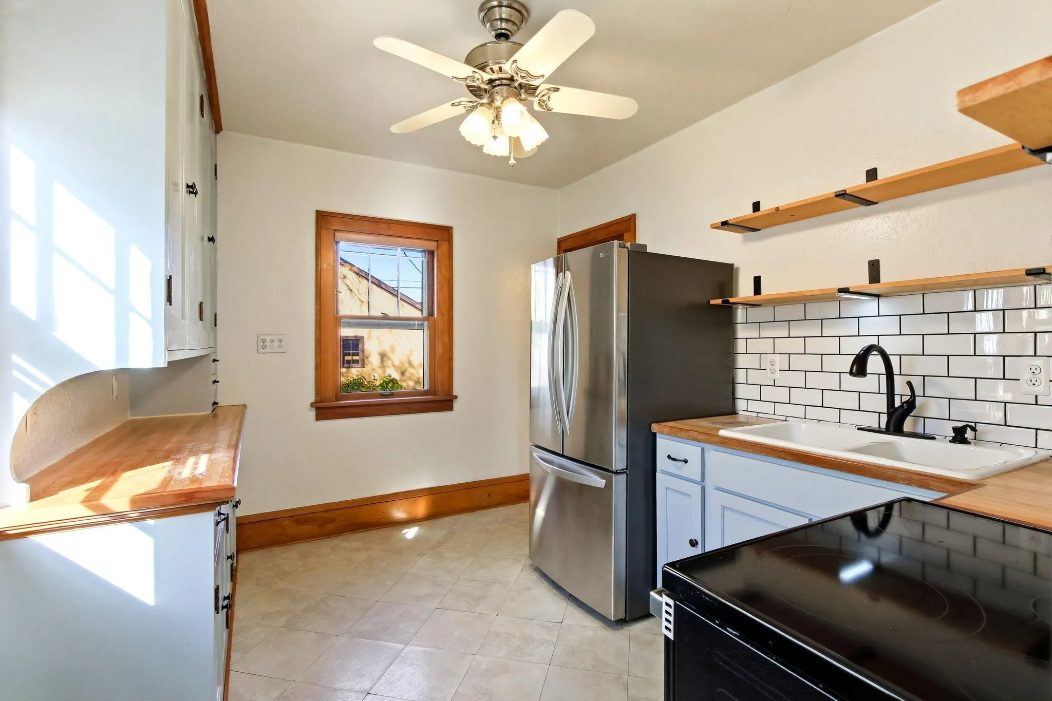 Photo 9 of 1327 Thomas Avenue