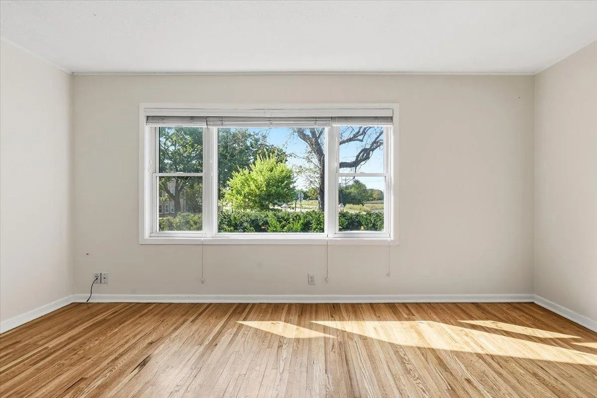 Photo 6 of 6024 W 35th Street