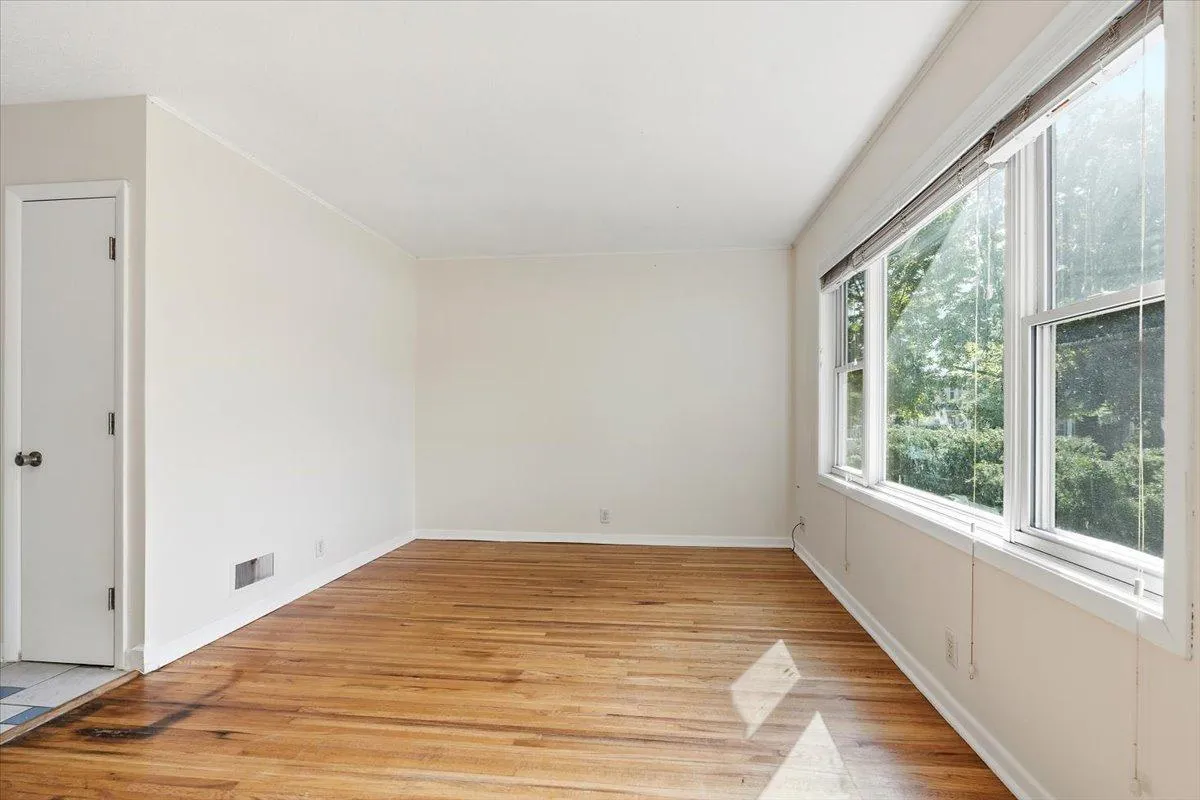 Photo 7 of 6024 W 35th Street