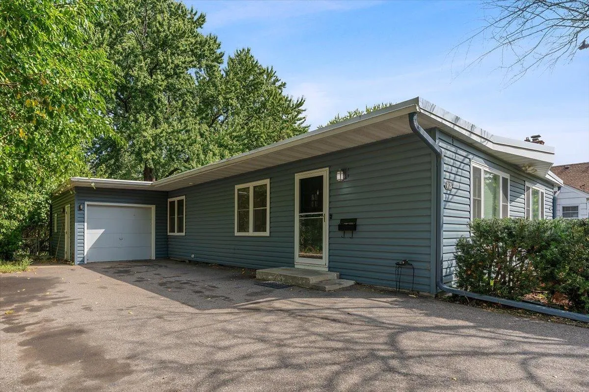 Photo 3 of 6024 W 35th Street