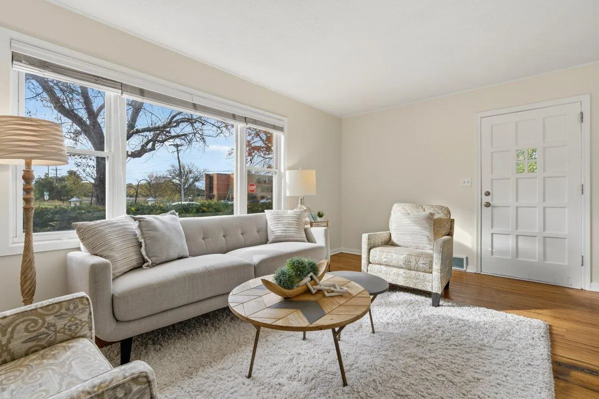 Photo 5 of 6024 W 35th Street