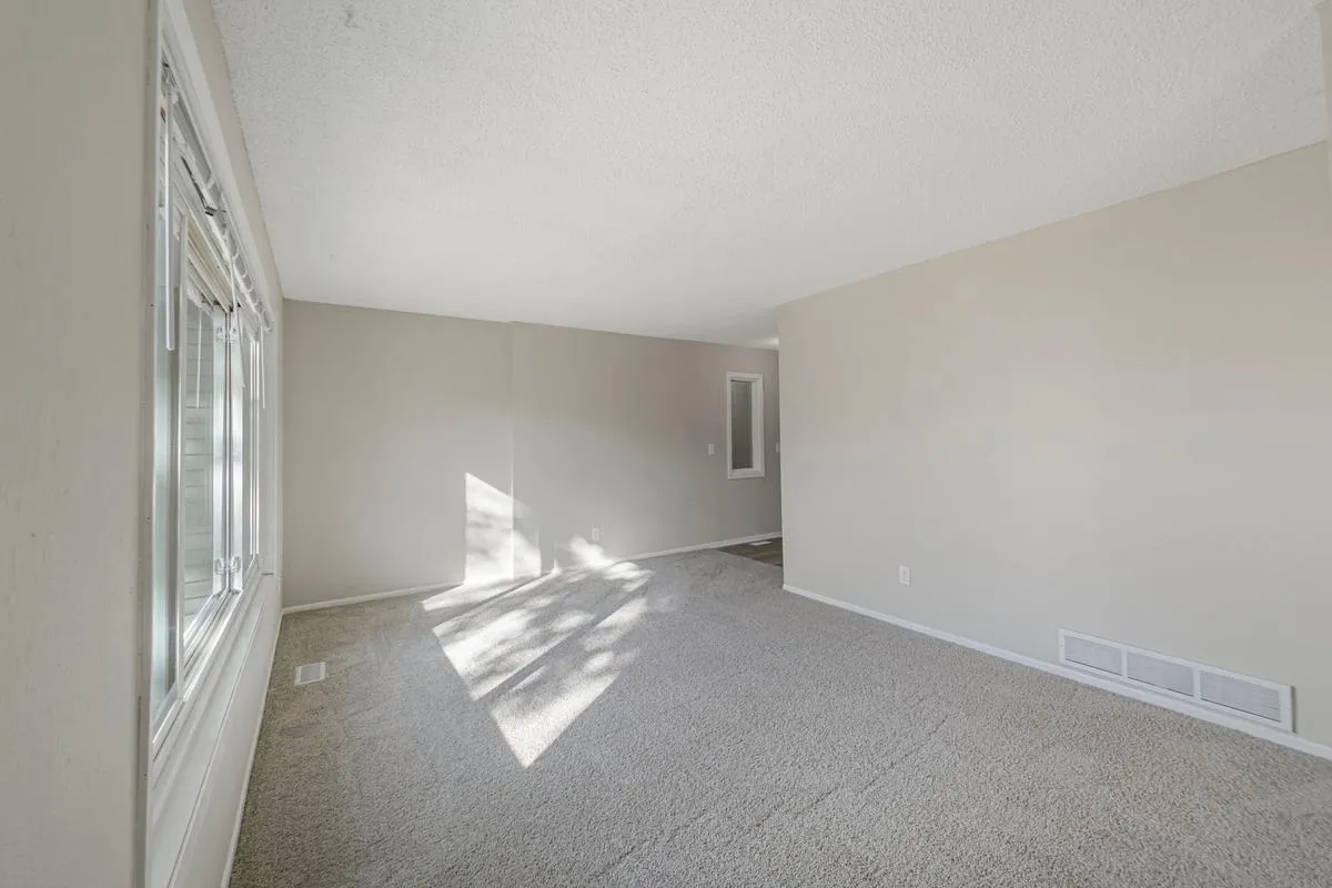 Photo 5 of 5902 Cahill Avenue