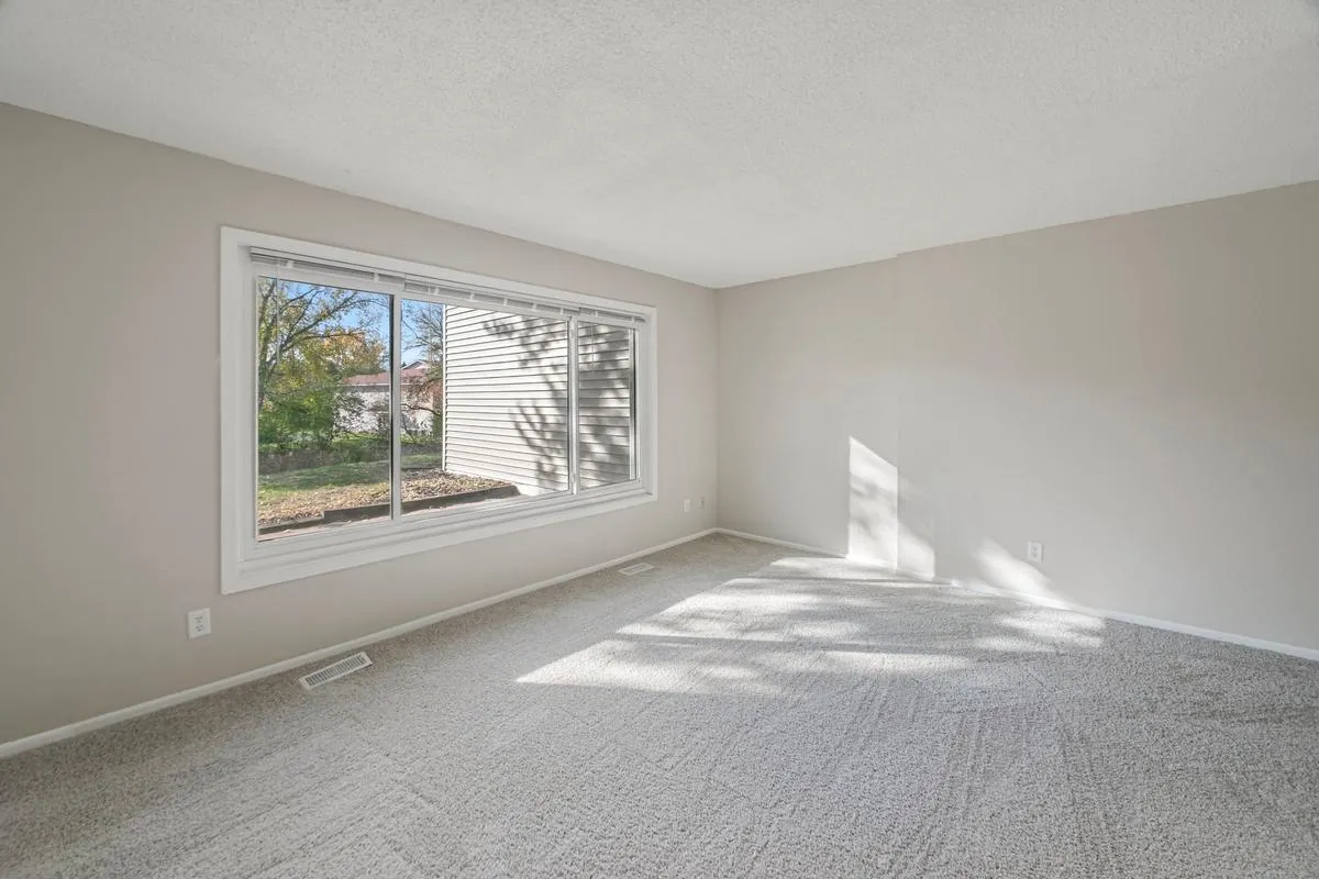 Photo 4 of 5902 Cahill Avenue