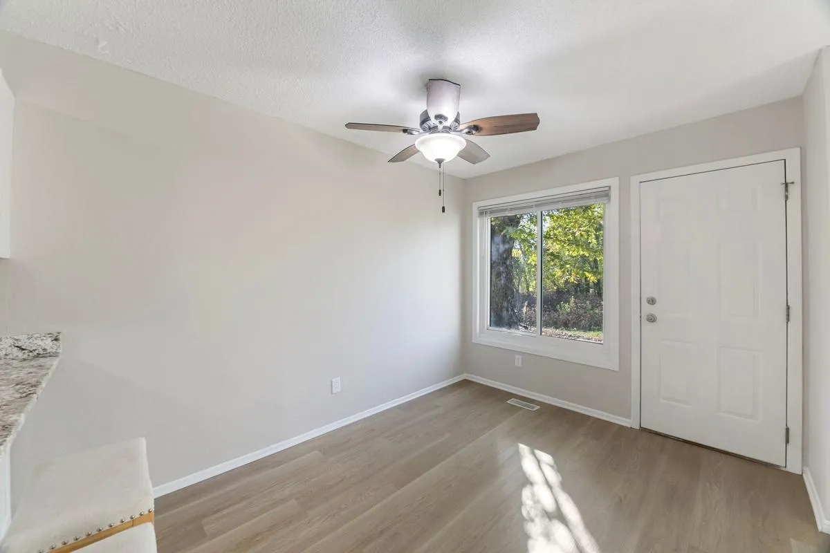 Photo 6 of 5902 Cahill Avenue