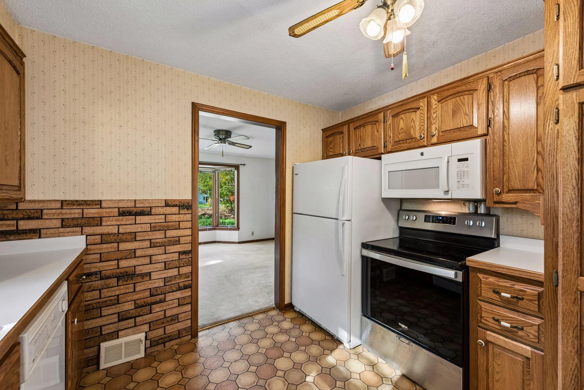 Photo 10 of 4955 Saint Albans Bay Road