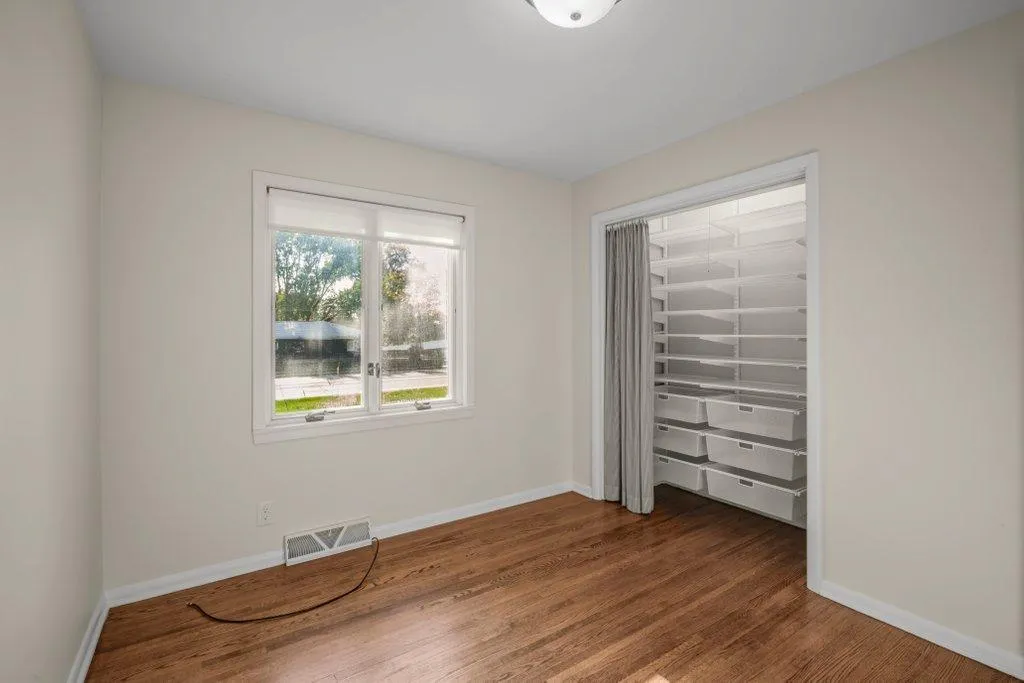 Photo 17 of 5024 Benton Avenue