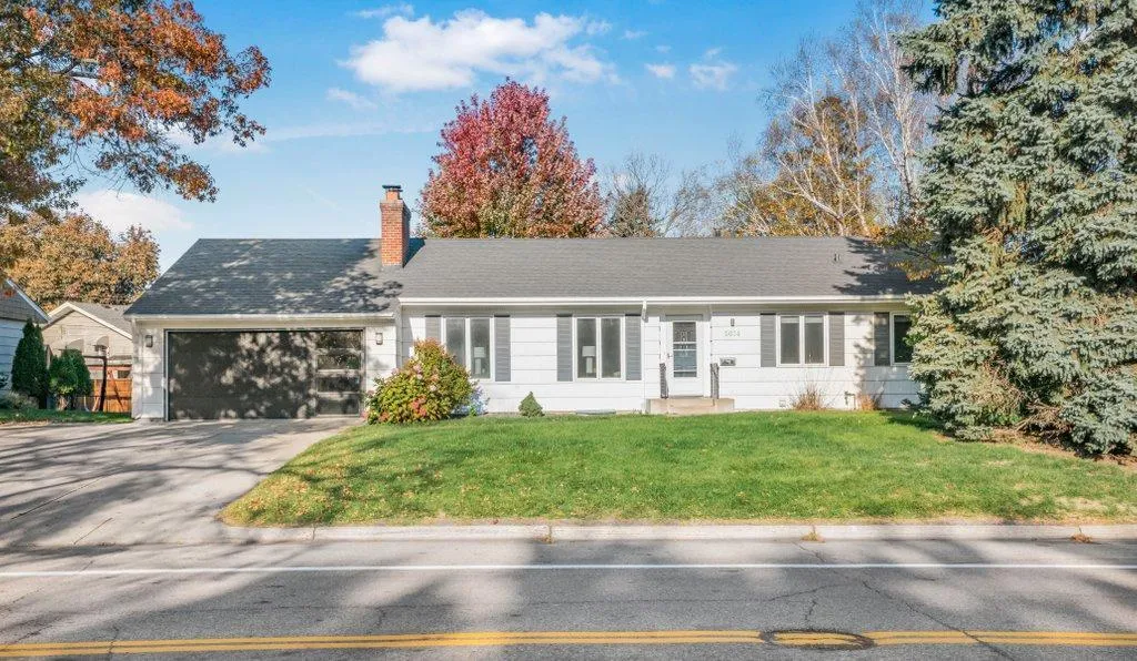 Photo 3 of 5024 Benton Avenue