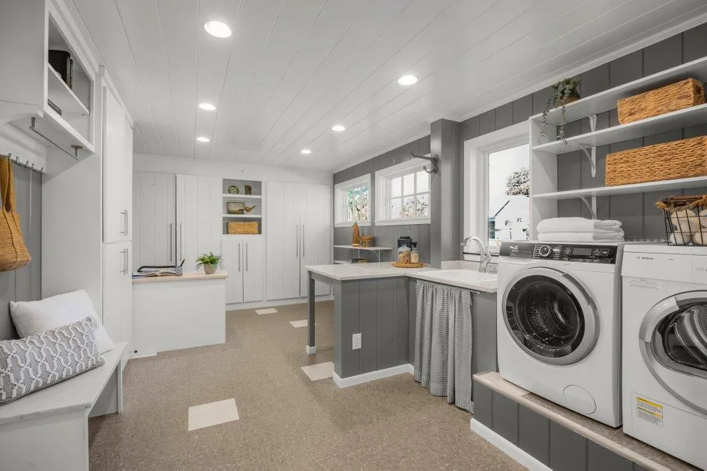 Photo 11 of 5024 Benton Avenue