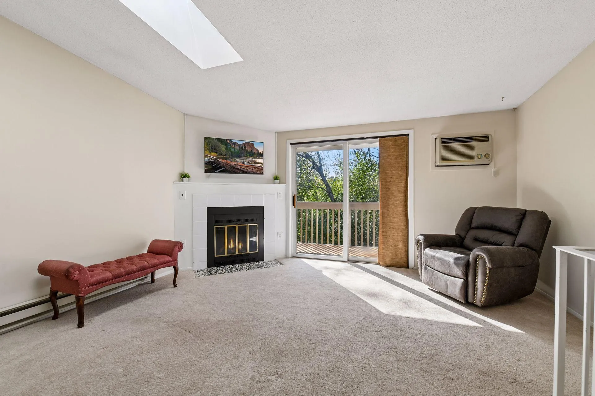 Photo 4 of 17587 Pond Circle