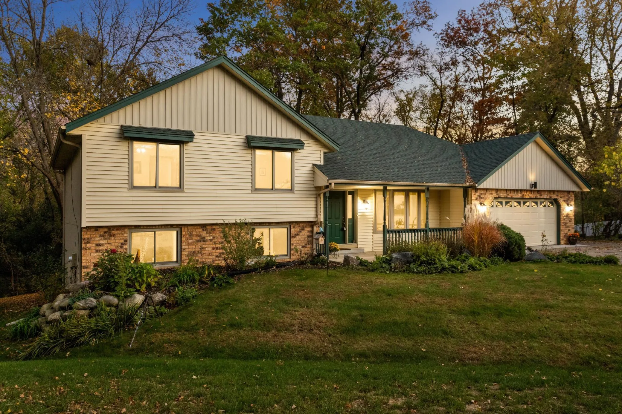 Photo 2 of 14884 Tealwood Court