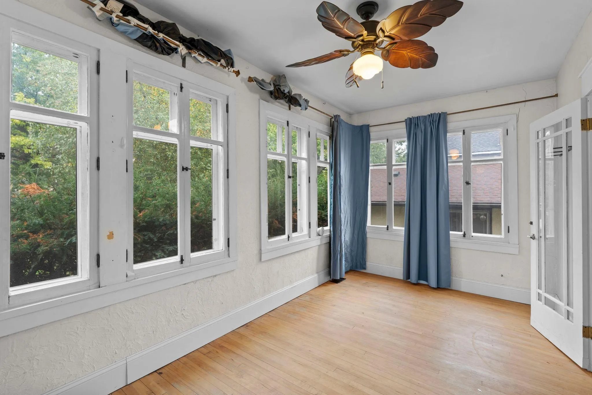 Photo 5 of 700 Summit Avenue