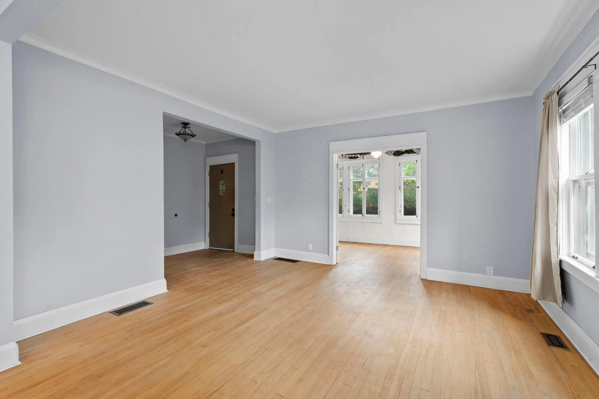 Photo 3 of 700 Summit Avenue