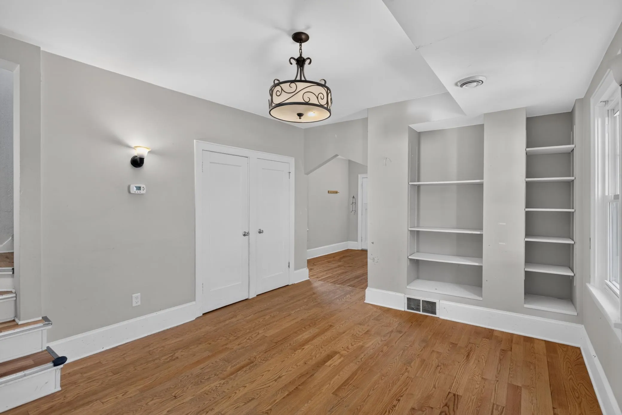 Photo 8 of 893 Scheffer Avenue