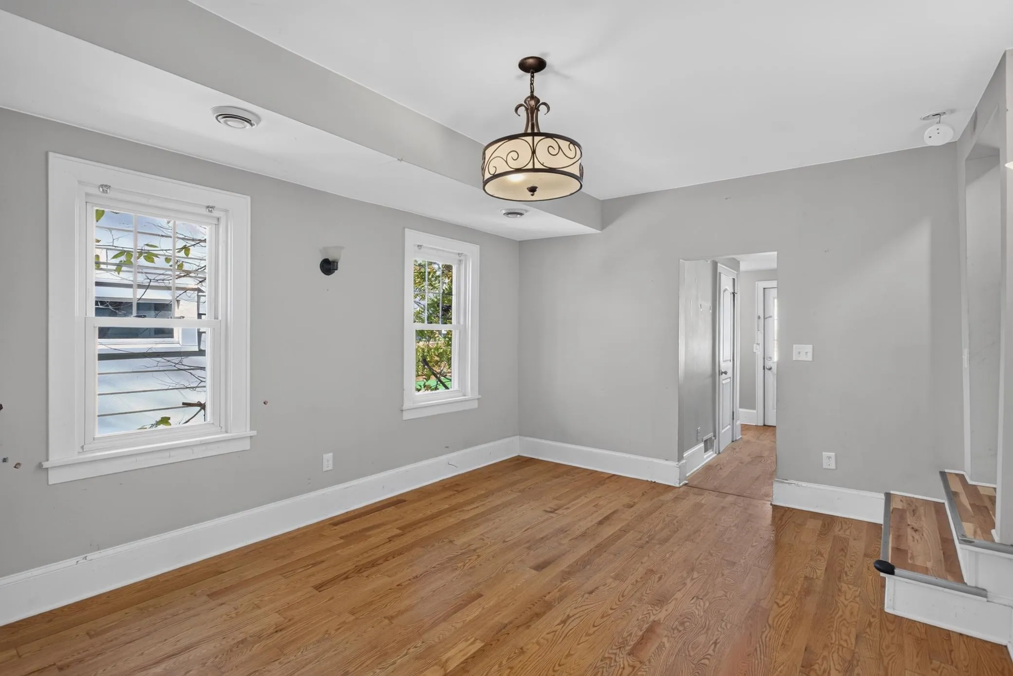 Photo 7 of 893 Scheffer Avenue
