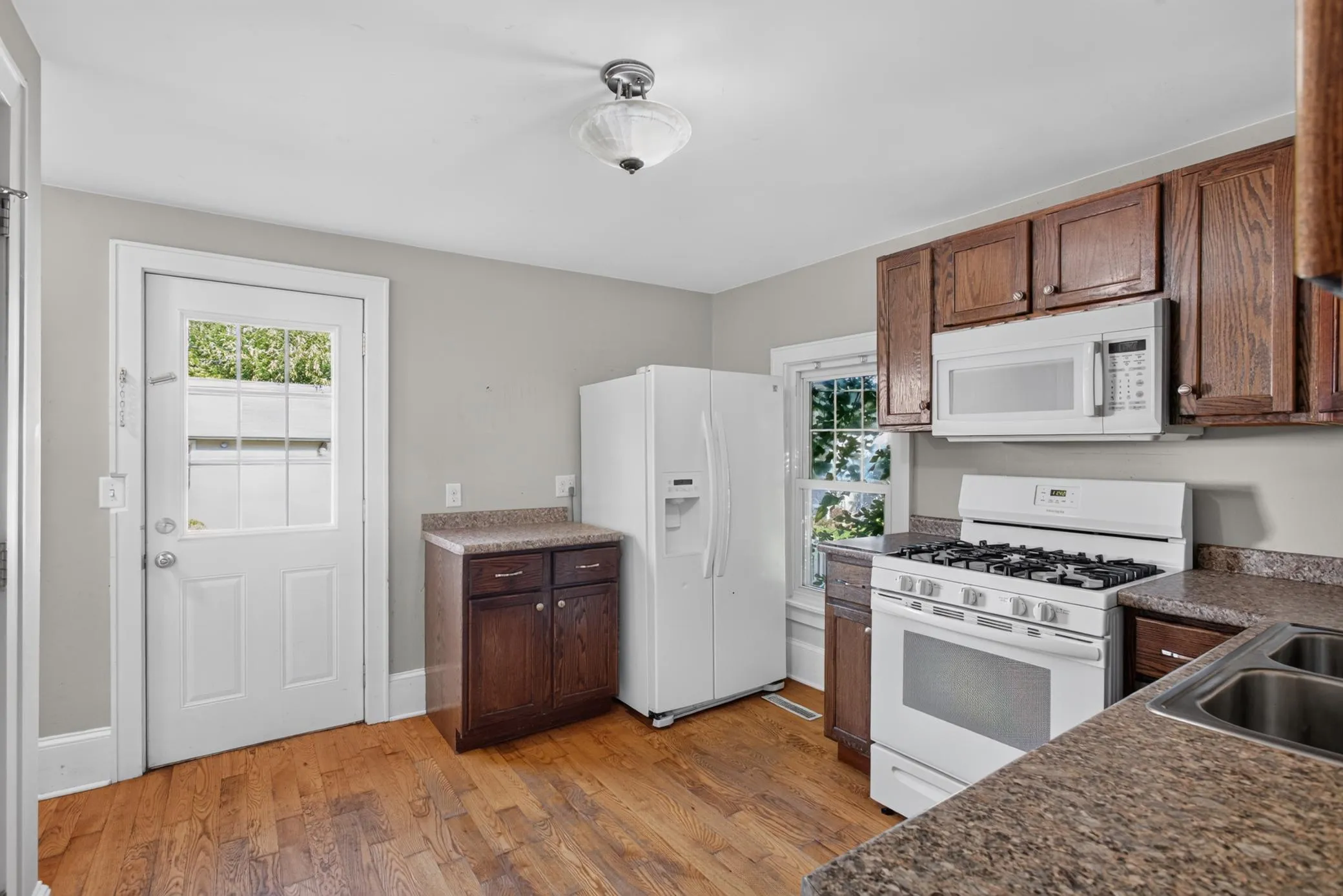 Photo 9 of 893 Scheffer Avenue