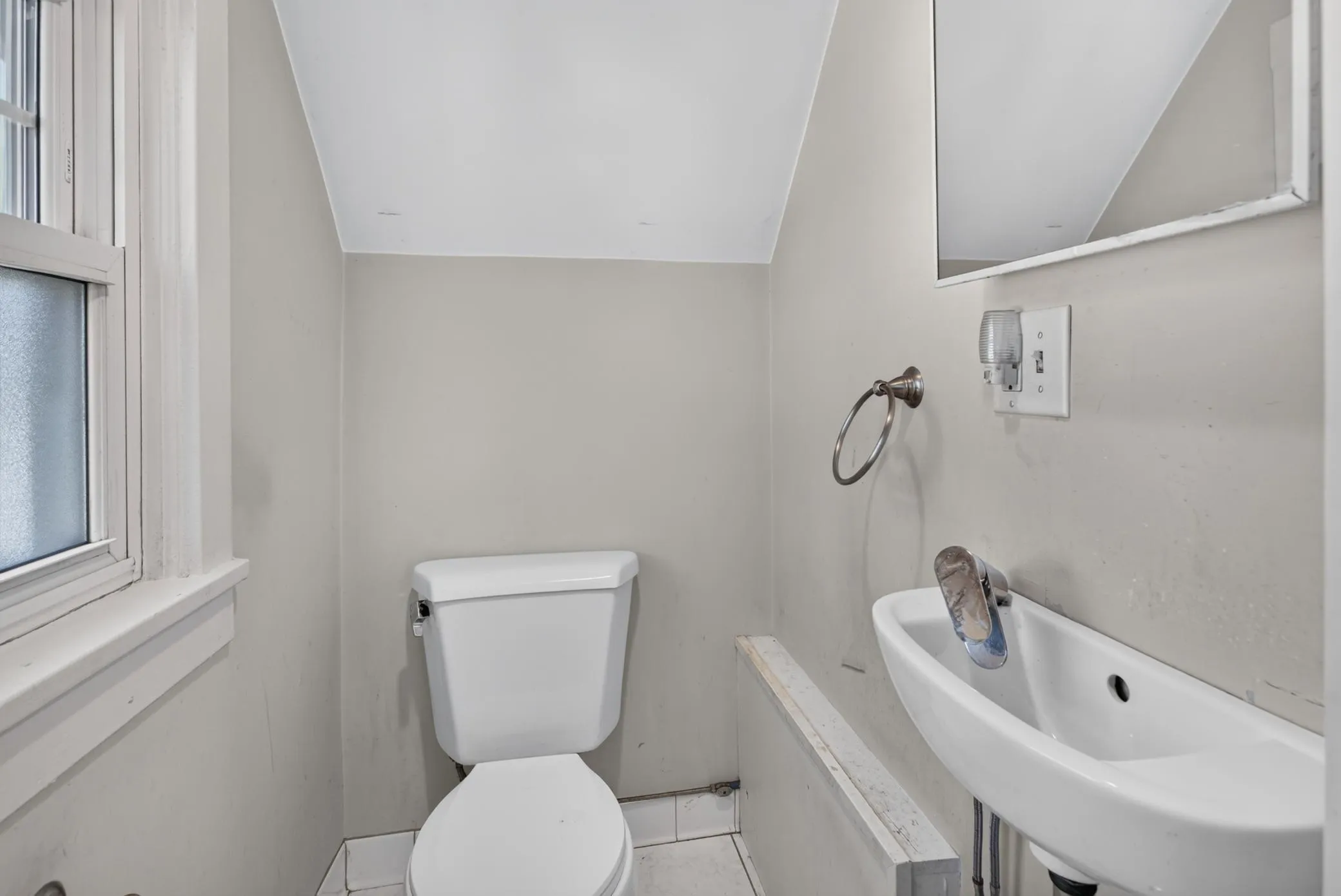 Photo 16 of 893 Scheffer Avenue