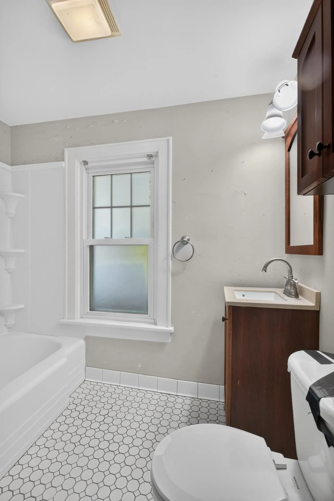 Photo 13 of 893 Scheffer Avenue