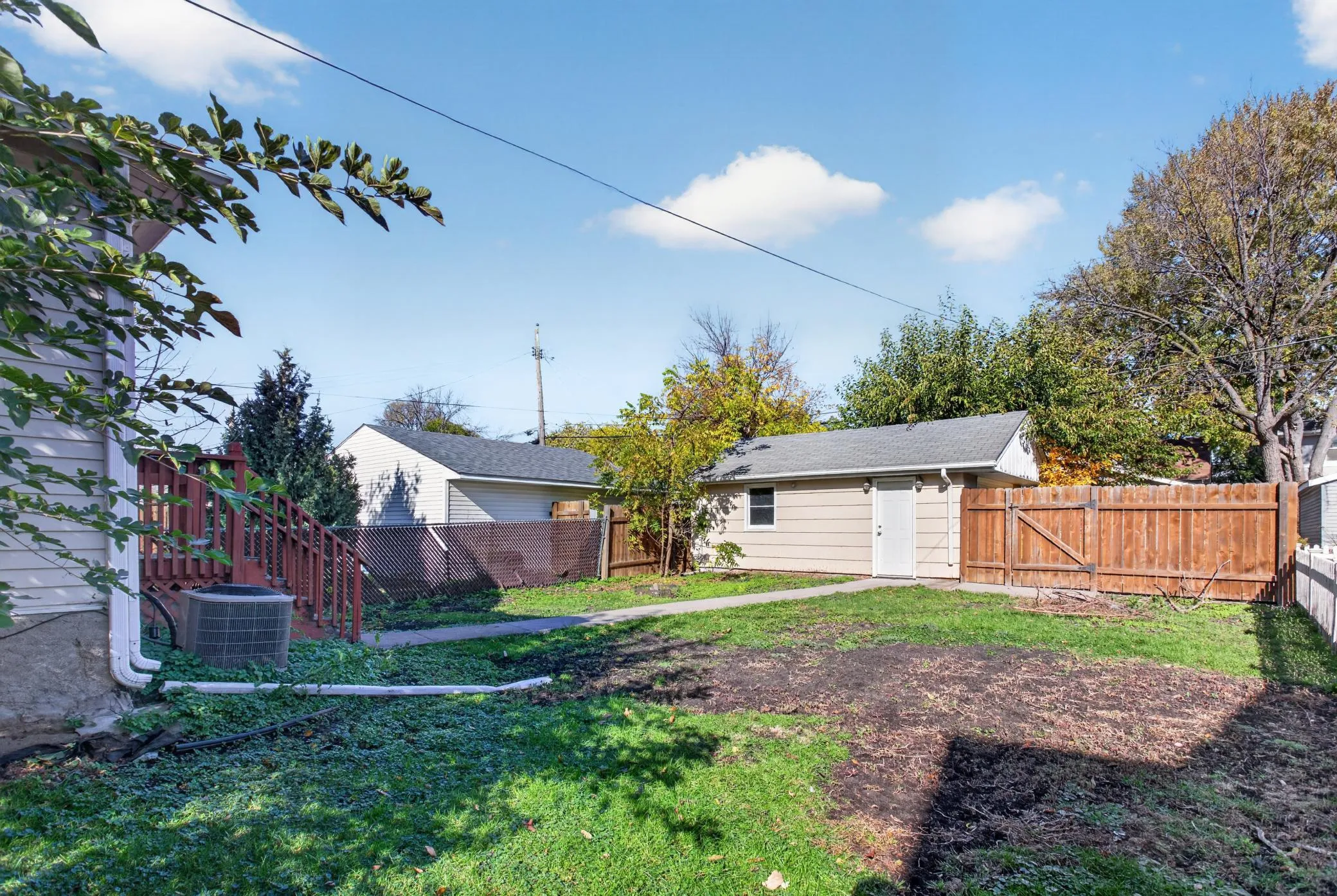 Photo 22 of 893 Scheffer Avenue