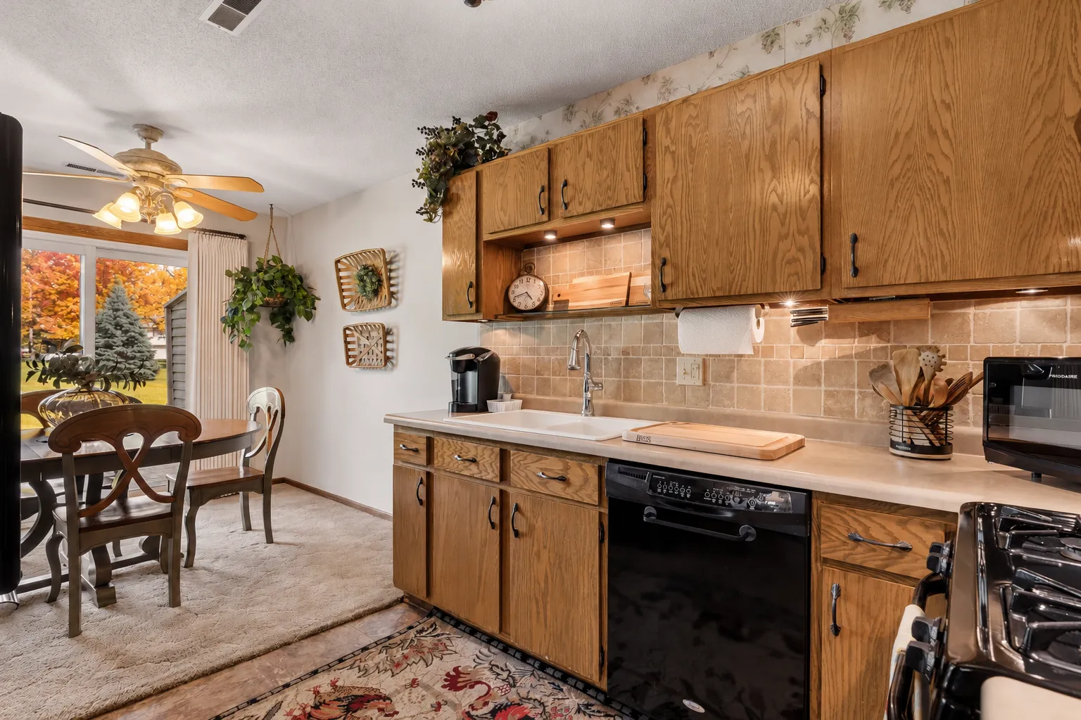 Photo 9 of 9558 Kingsview N Lane