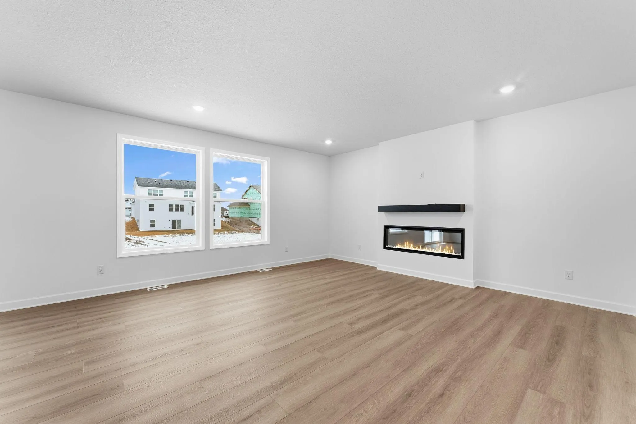 Photo 7 of 18508 Lincoln Nw Street