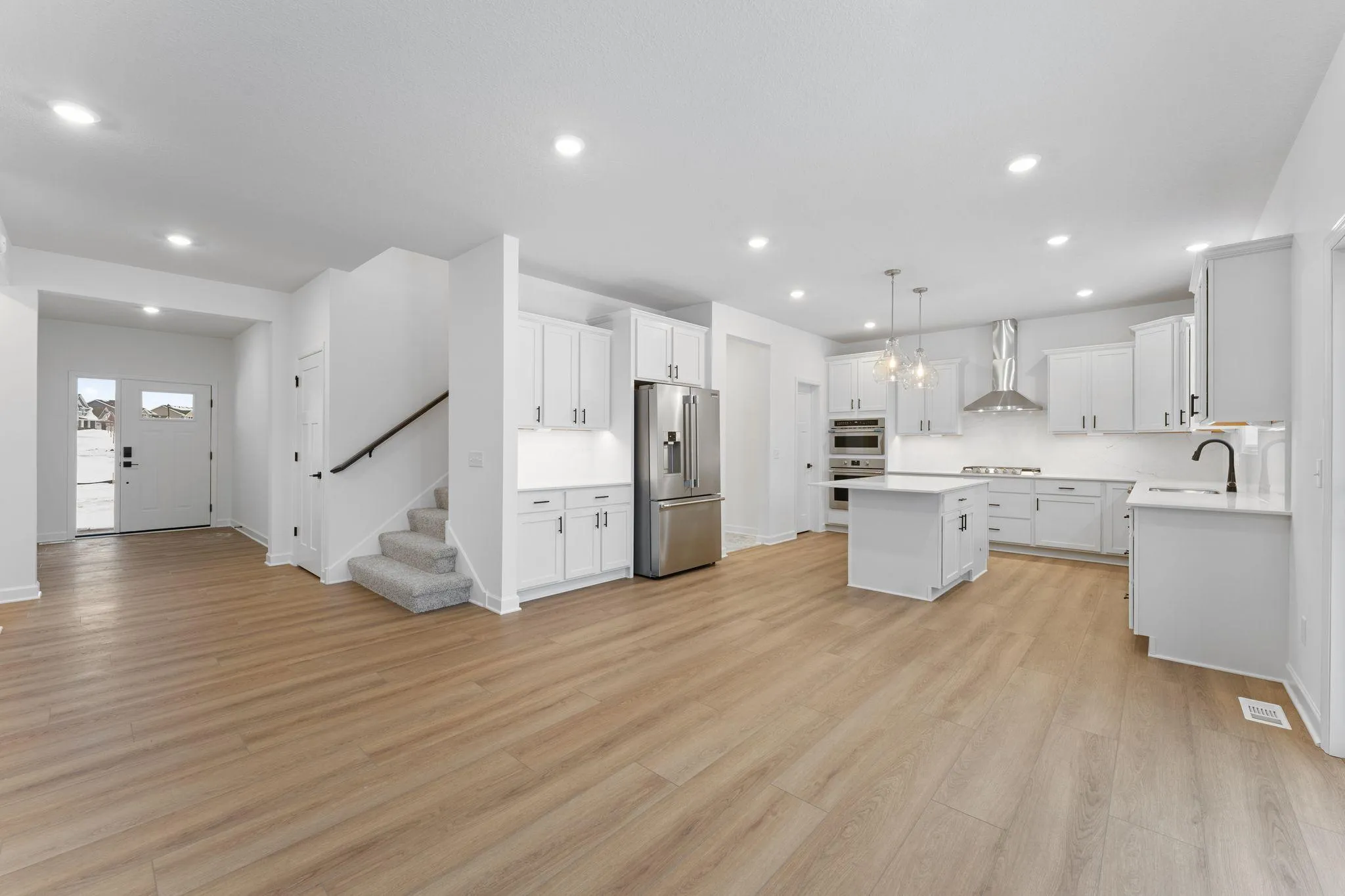 Photo 5 of 14717 Lanewood N Circle