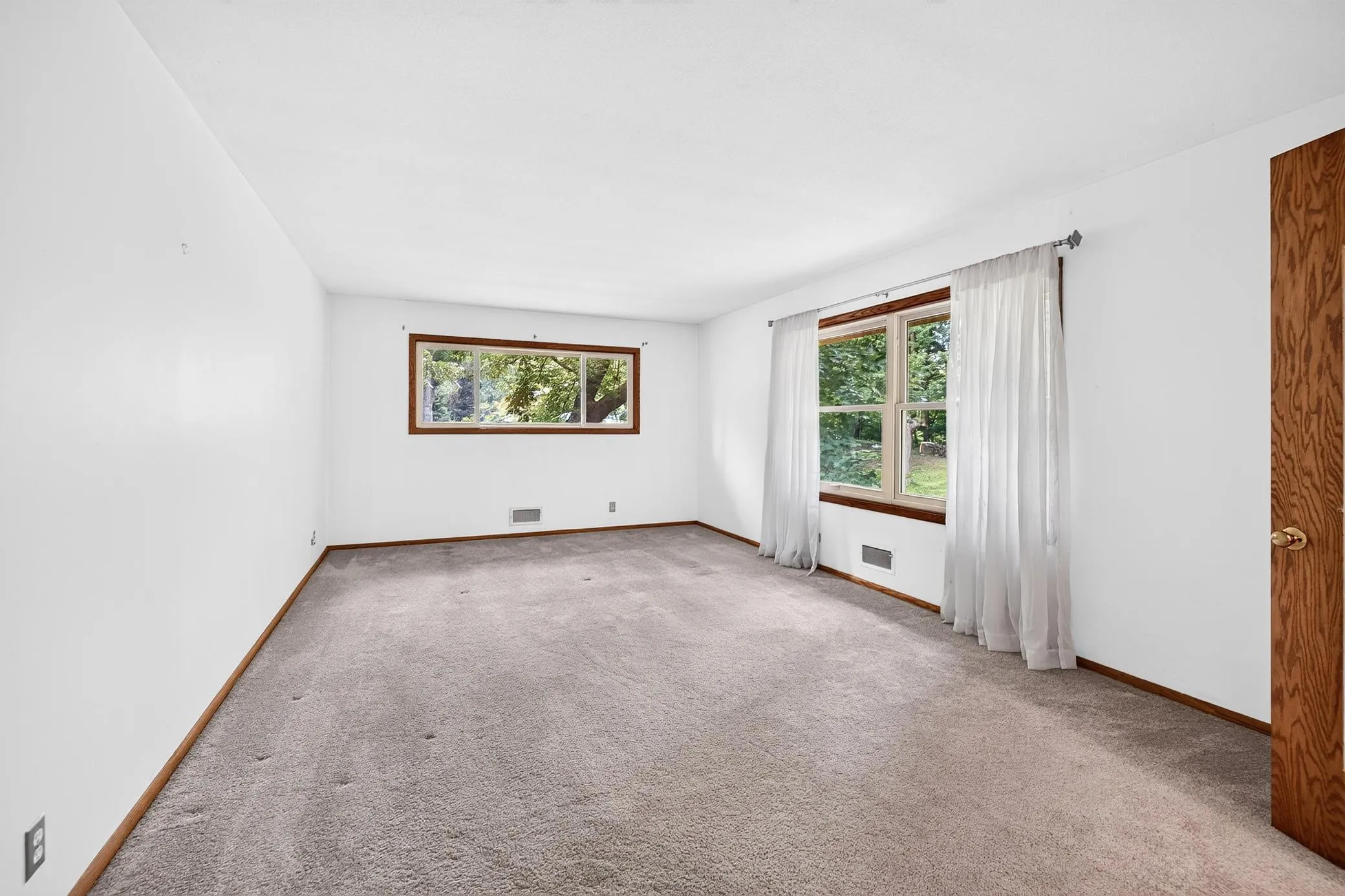 Photo 9 of 5690 Echo Road